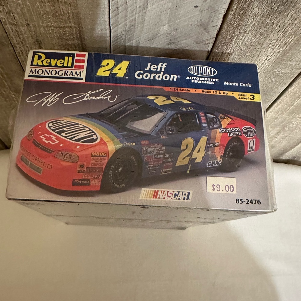 NIB Shrink Wrapped 1998 Revell Jeff Gordon DuPont 1:24 Scale Model Car Kit